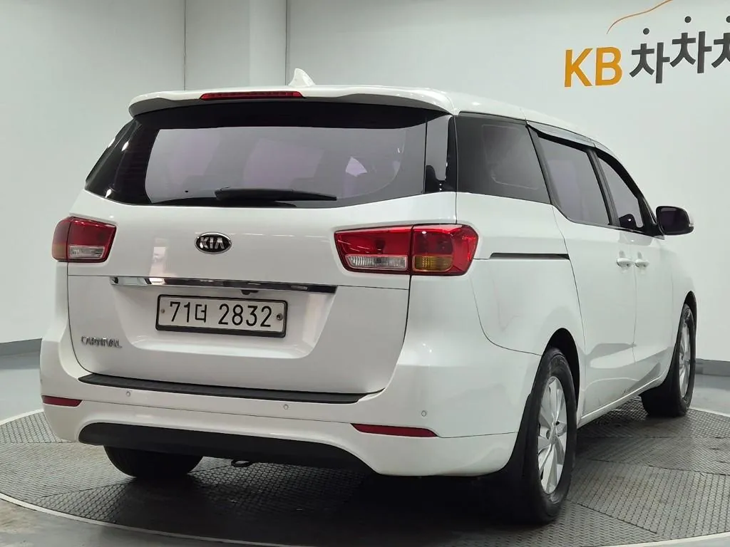 Kia Carnival 2017 photo 3