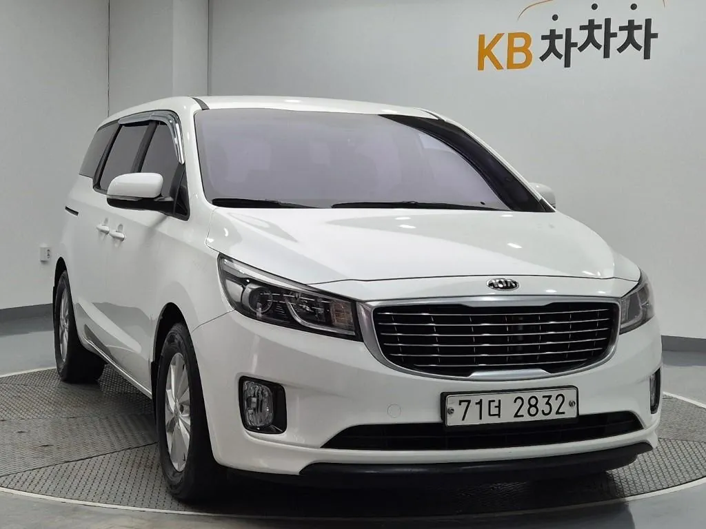 Kia Carnival 2017 photo 4