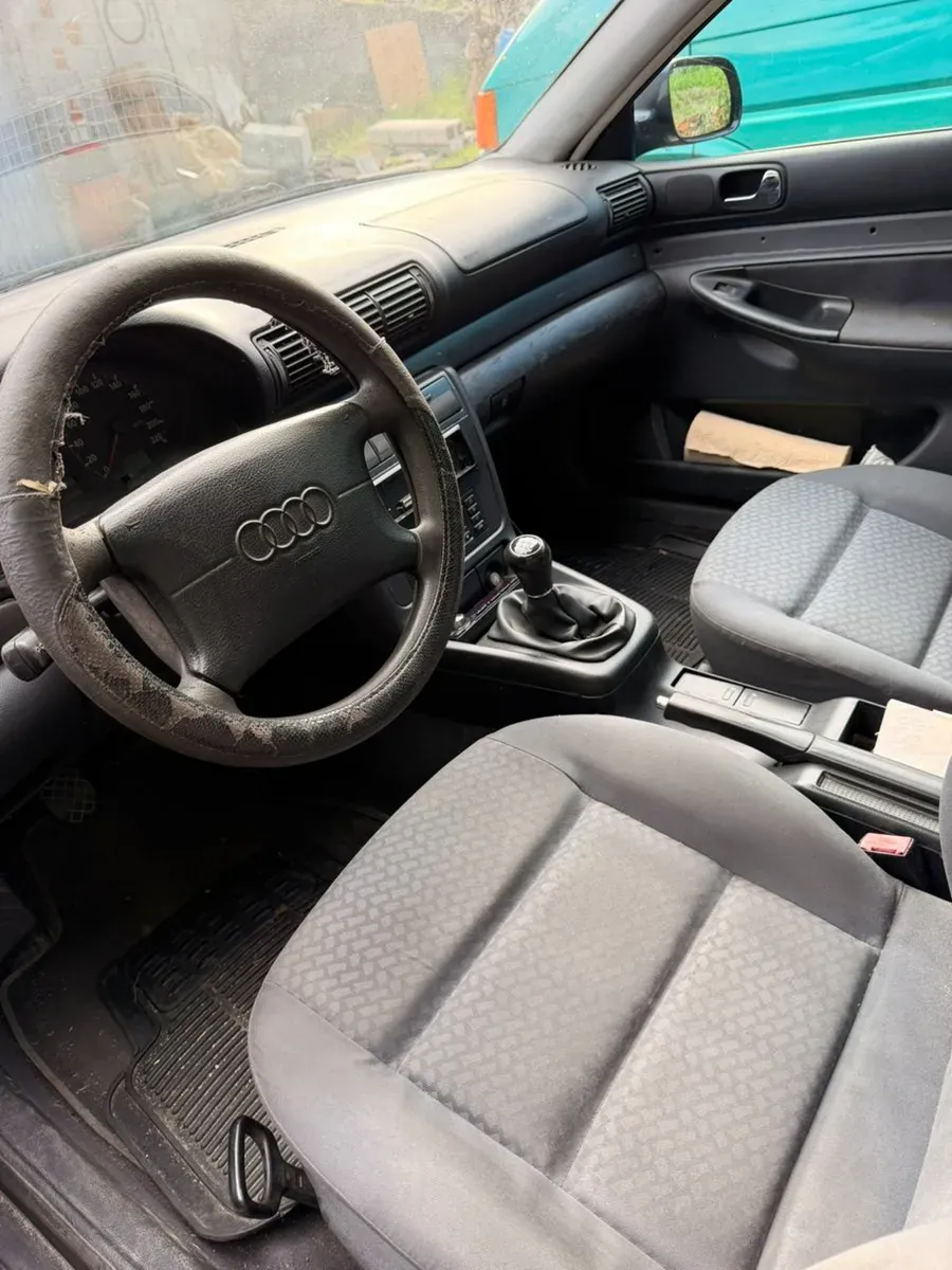 Audi A4 1997 photo 3