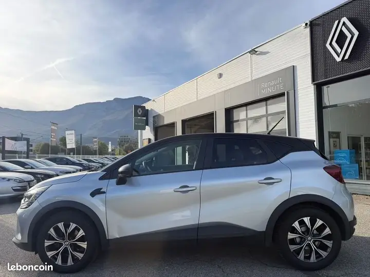 Renault Captur 2023 photo 2
