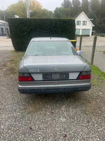 Mercedes-Benz W124