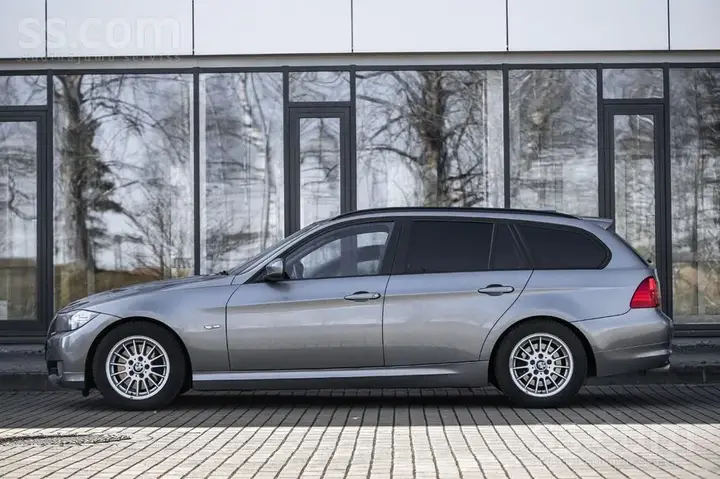 BMW 320D 2010 photo 5