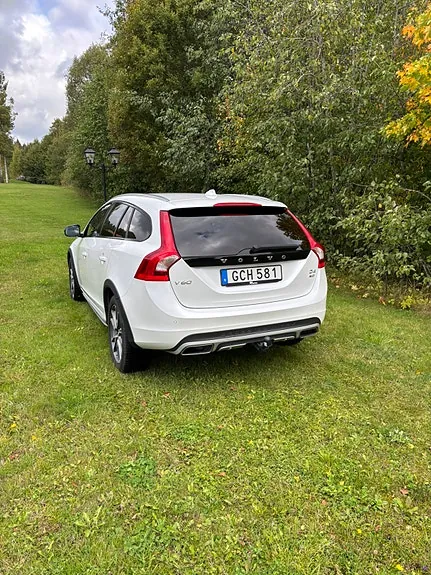 Volvo V60 Cross Country 2016 photo 2