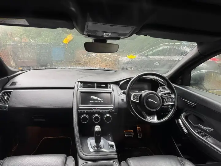 Jaguar E-Pace 2018 photo 5