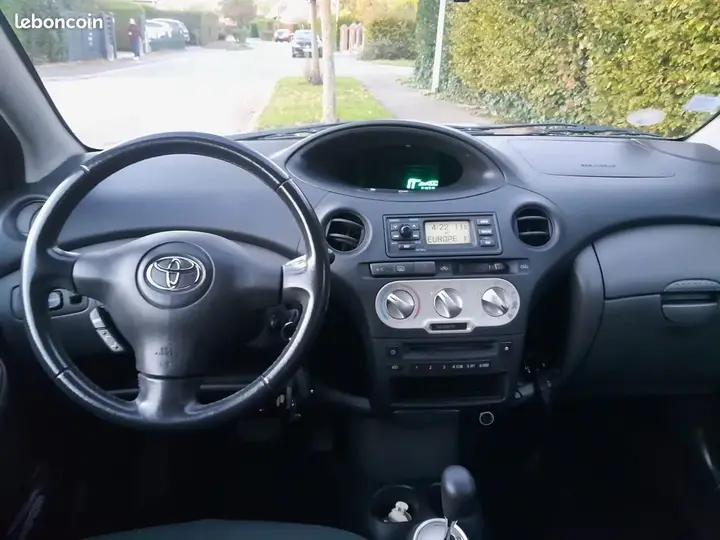 Toyota Yaris 2003 photo 3