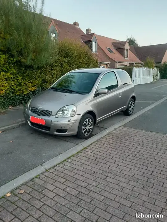 Toyota Yaris 2003 photo 2