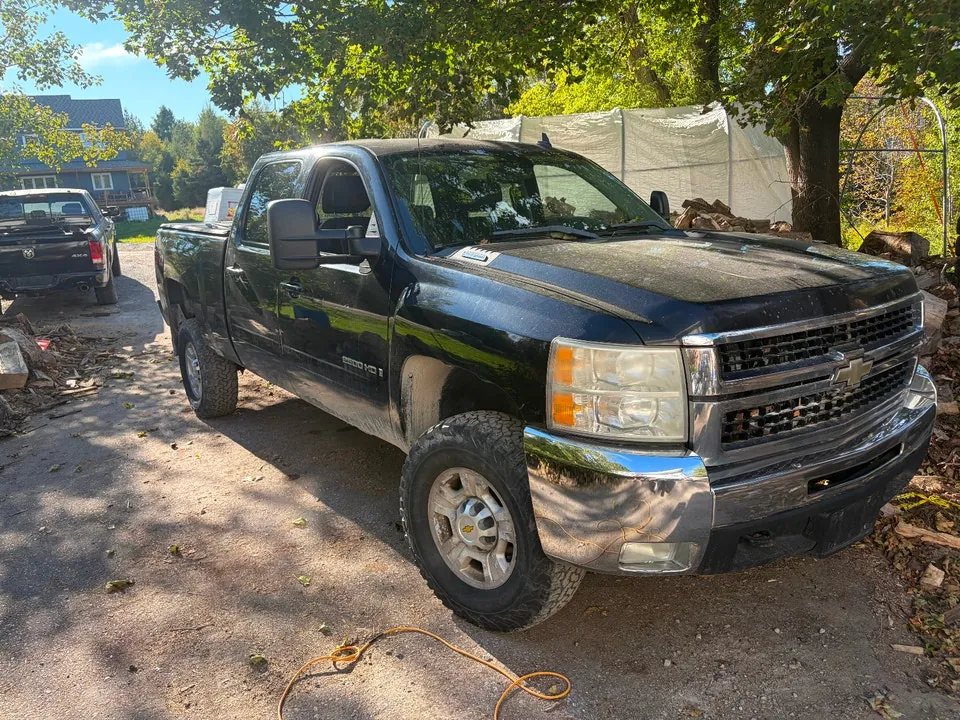 Chevrolet Silverado 2500 2009 photo 2