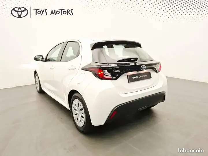 Toyota Yaris 2023 photo 3