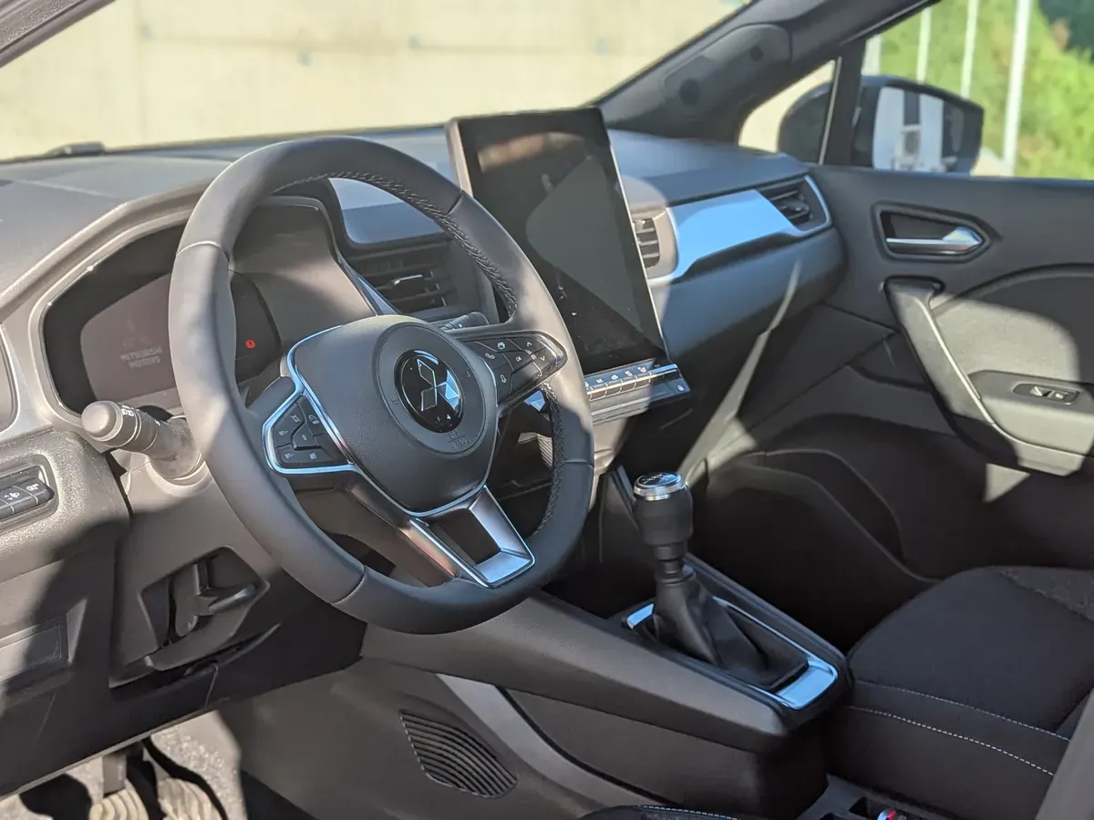 Mitsubishi Grandis 2026 photo 2