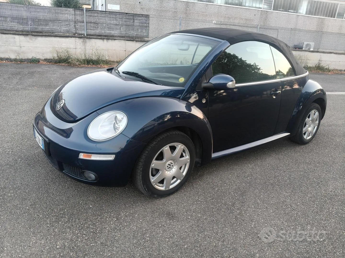 Volkswagen New Beetle 2006 photo 2