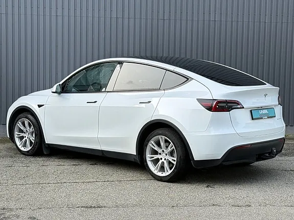Tesla Model Y 2021 photo 2