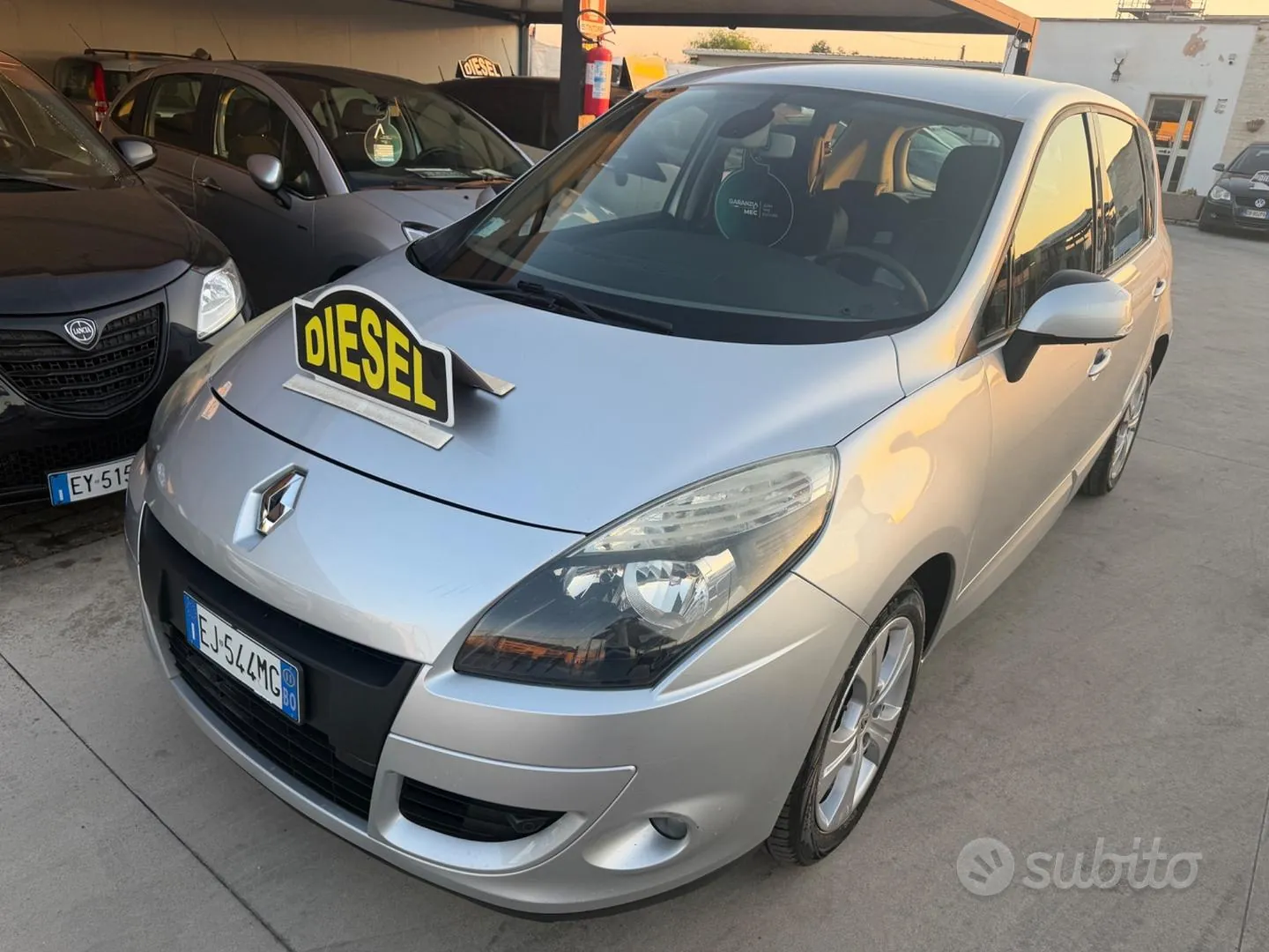 Renault Scenic 2011 photo 2