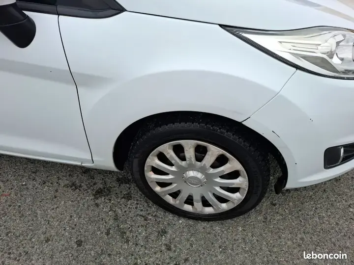 Ford Fiesta 2016 photo 2
