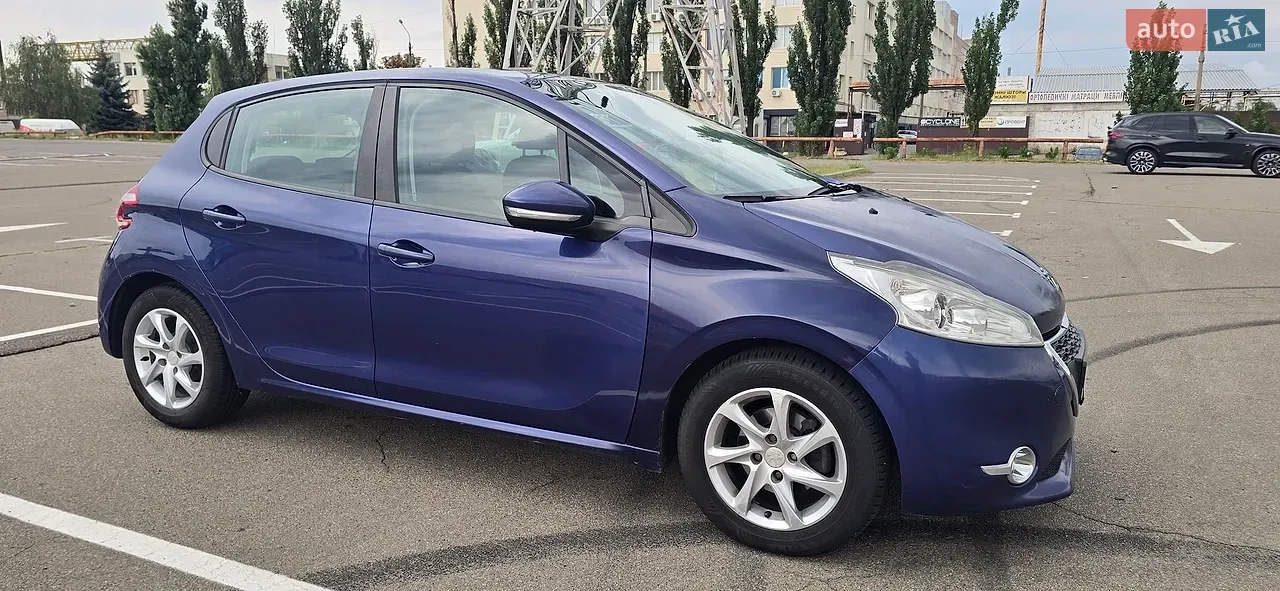 Peugeot 208 2013 photo 4