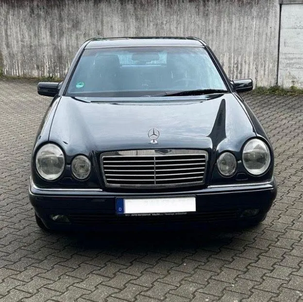 Mercedes-Benz E 230