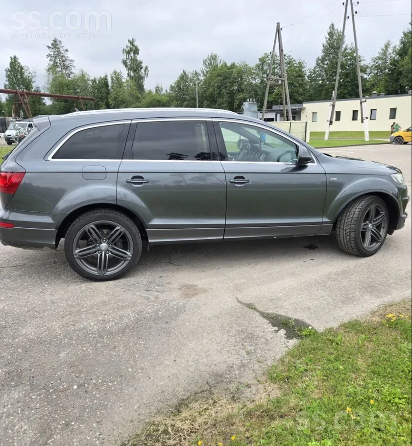 Audi Q7 2012 photo 2