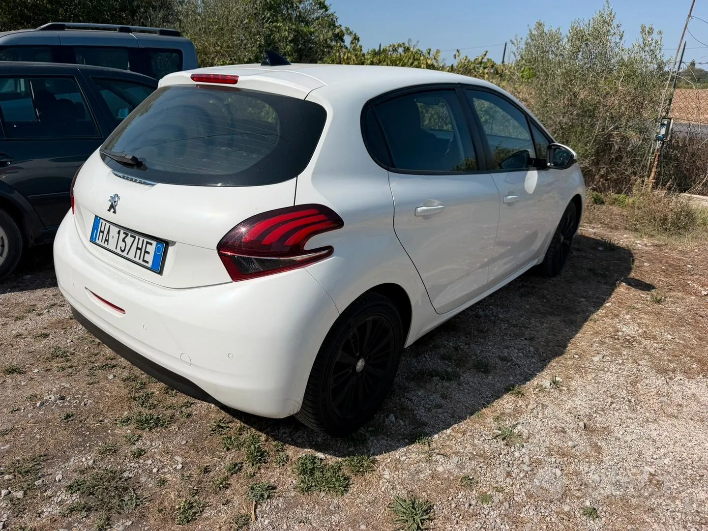 Peugeot 208 2019 photo 3
