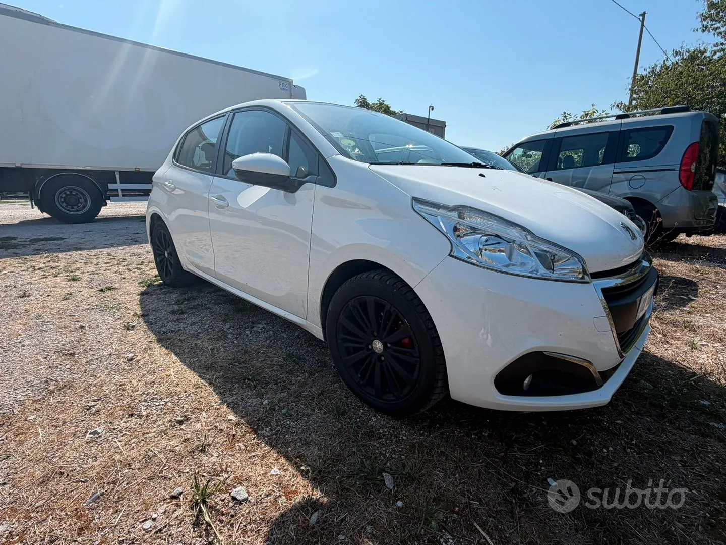 Peugeot 208 2019 photo 4