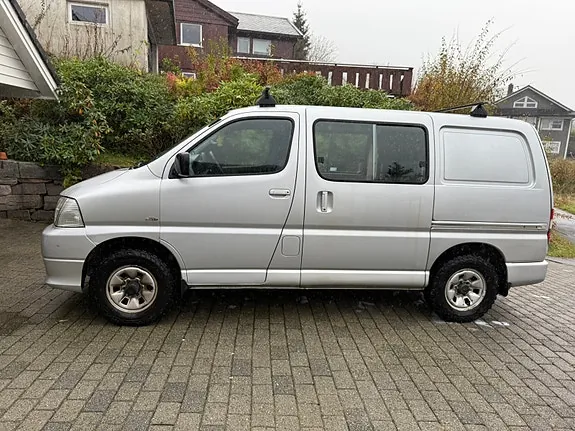 Toyota Hiace 2008 photo 5