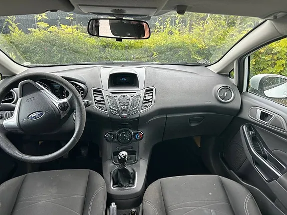 Ford Fiesta 2015 photo 2