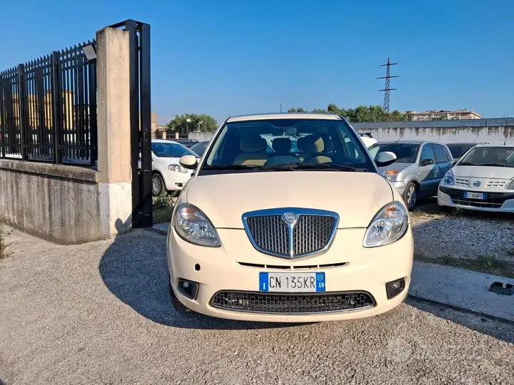 Lancia Ypsilon