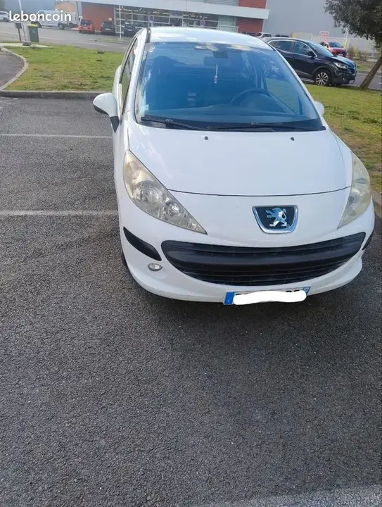 Peugeot 207 2008 photo 2
