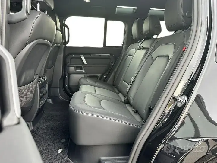 Land Rover Defender 2024 photo 4