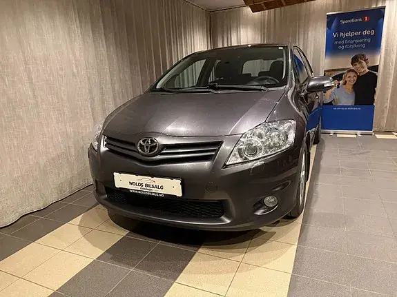 Toyota Auris 2010 photo 3