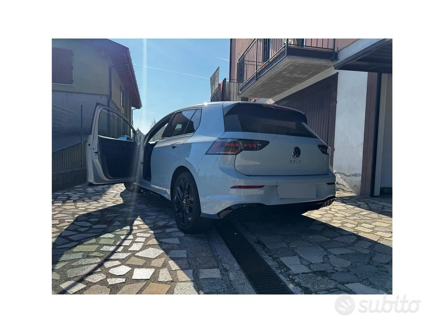 Volkswagen Golf 2024 photo 2