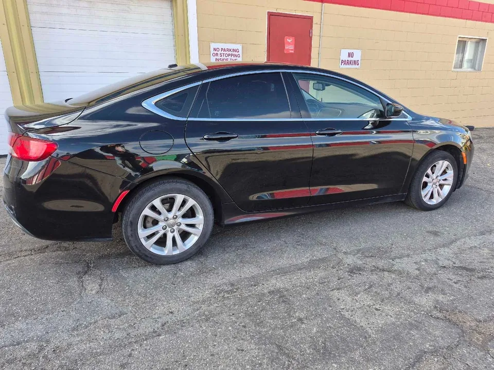 Chrysler 200