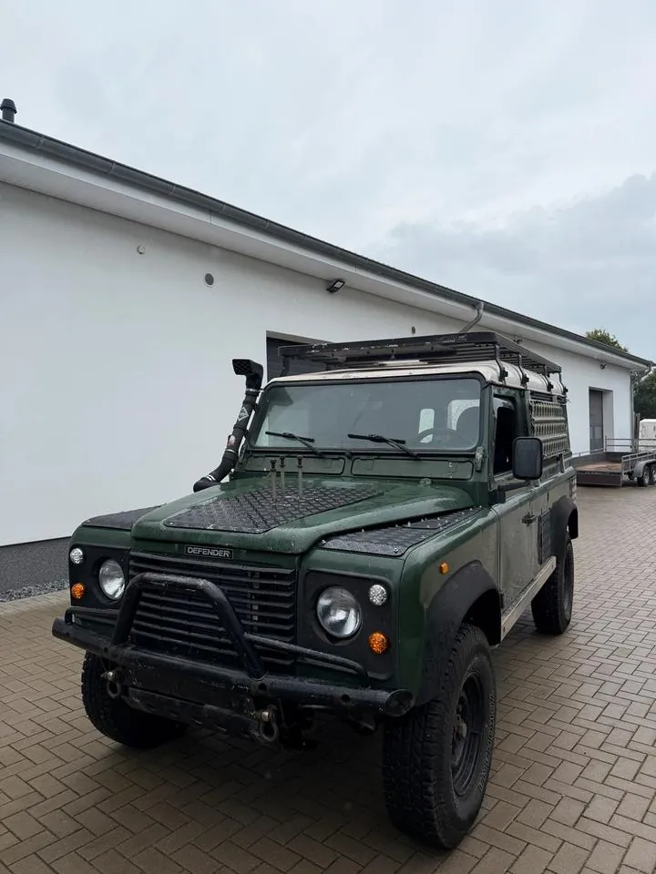 Land Rover Defender 110