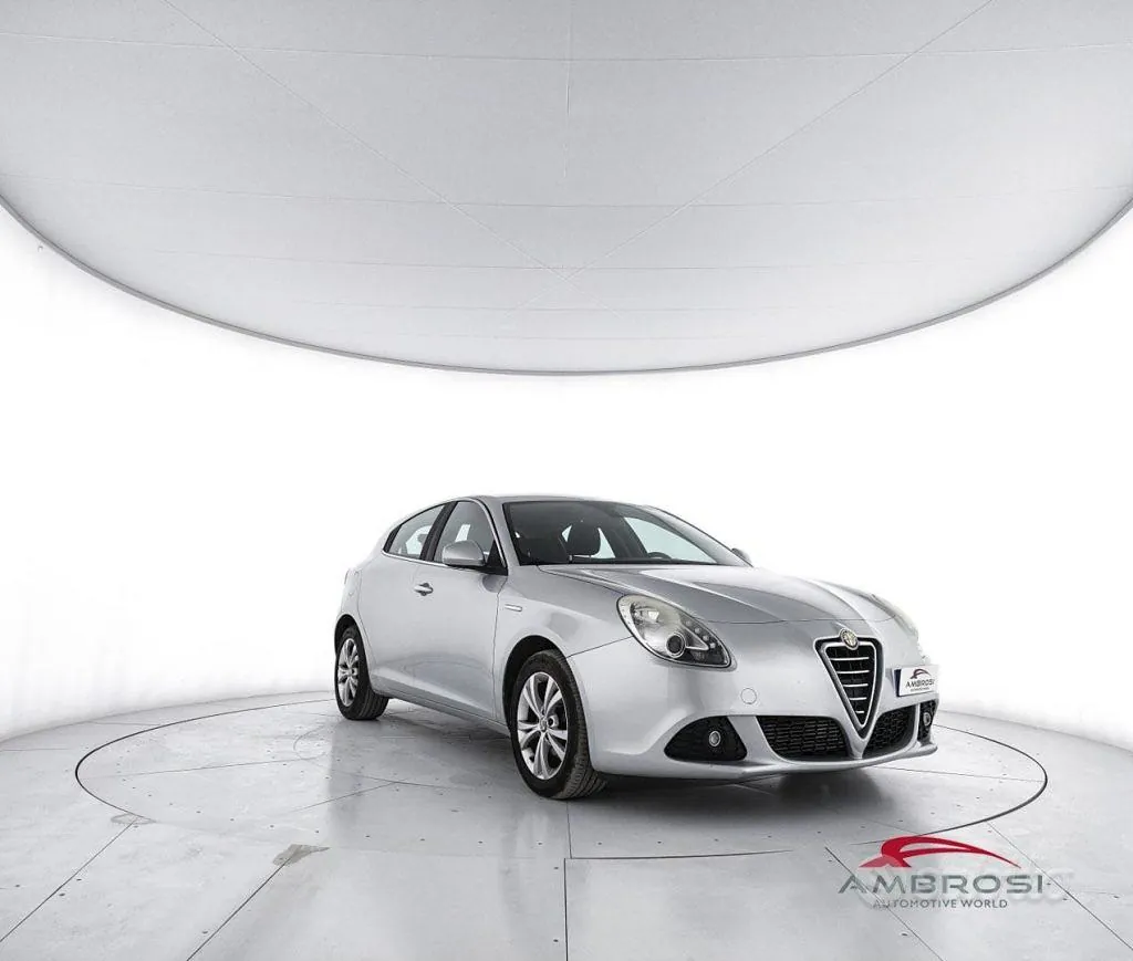 Alfa Romeo Giulietta 2013 photo 2