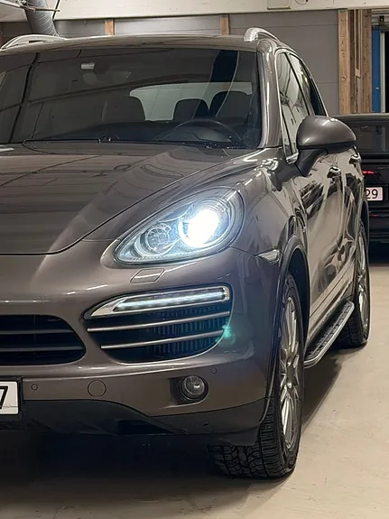 Porsche Cayenne 2011 photo 2
