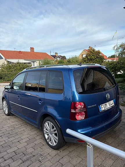 Volkswagen Touran 2008 photo 2