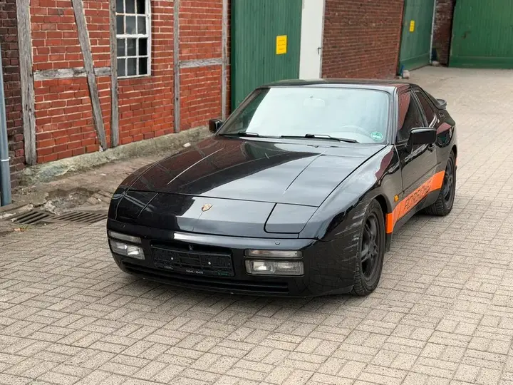 Porsche 944 S2