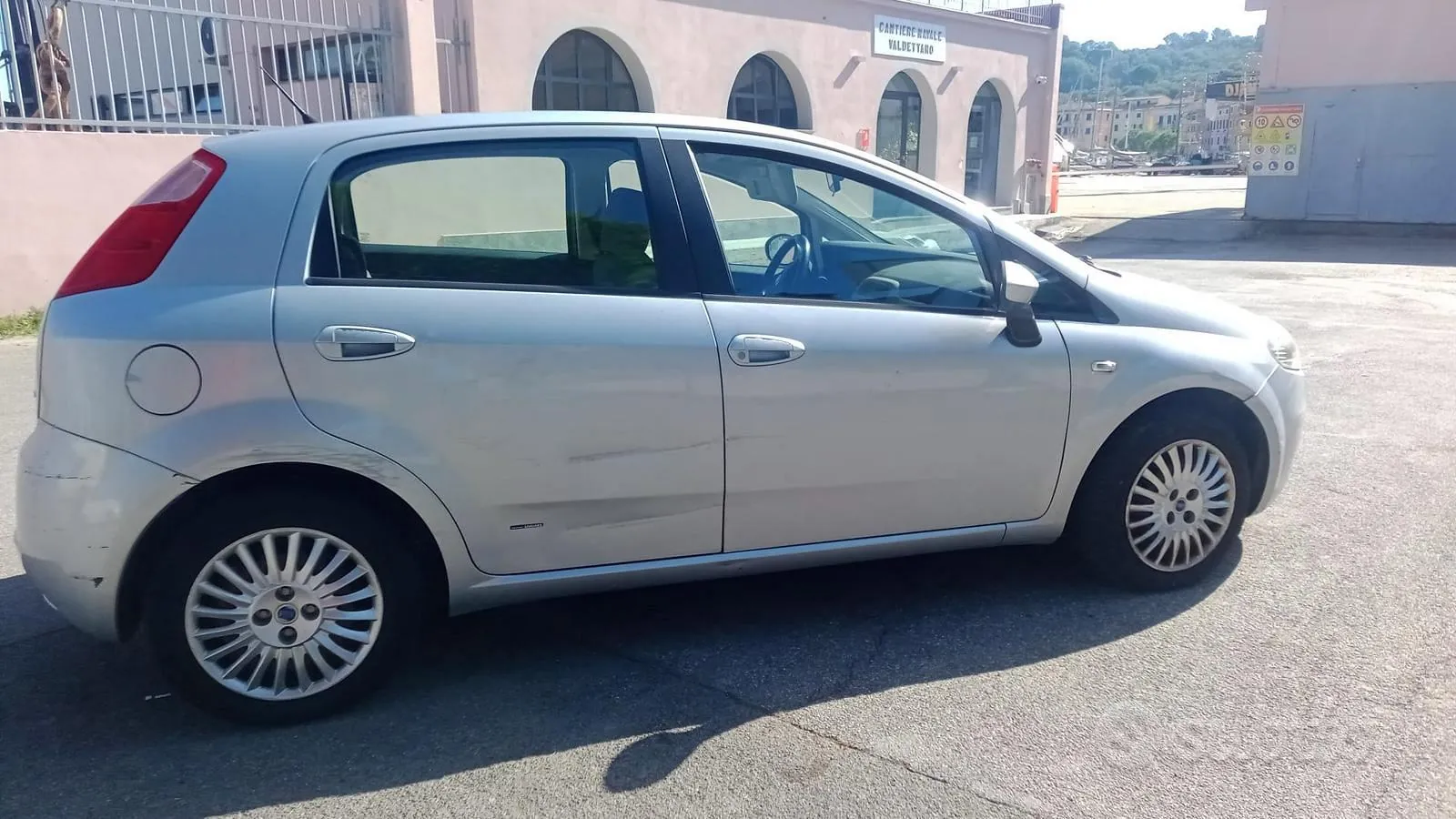 Fiat Grande Punto 2006 photo 2