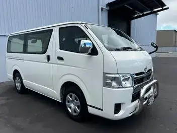 Toyota Hiace 2022 photo 2