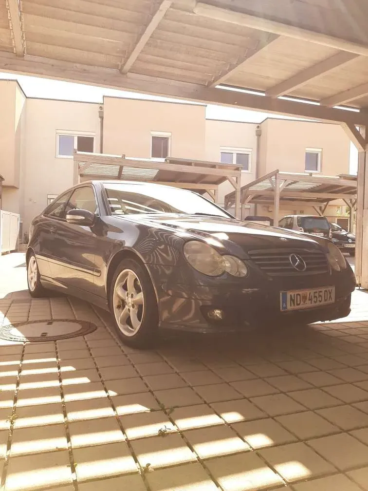 Mercedes-Benz C-Class 2005 photo 2