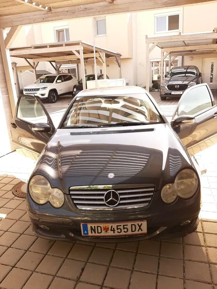 Mercedes-Benz C-Class 2005 photo 3