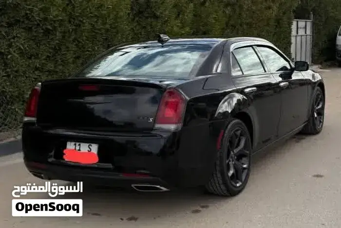 Chrysler 300 2021 photo 2