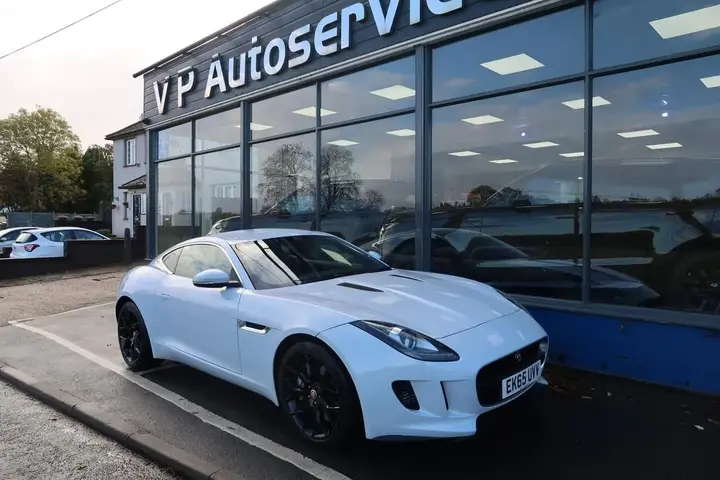 Jaguar F-Type 2015 photo 2