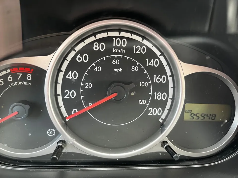 Mazda 2 2012 photo 2