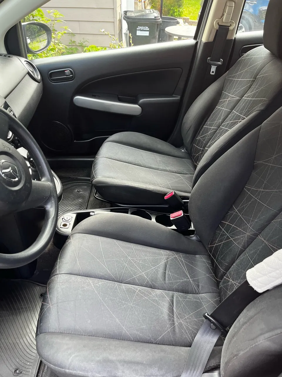 Mazda 2 2012 photo 4