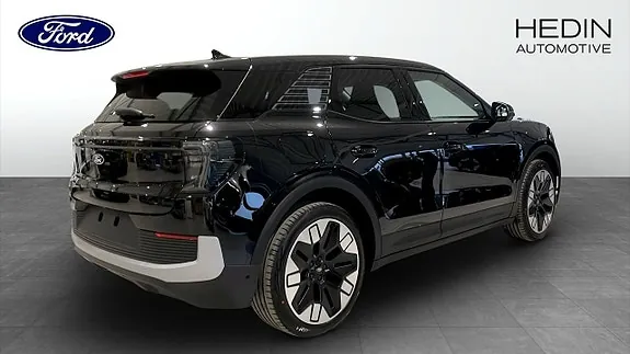 Ford Explorer 2026 photo 2