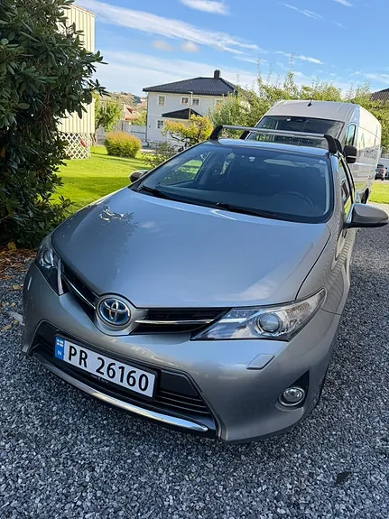 Toyota Auris 2014 photo 2