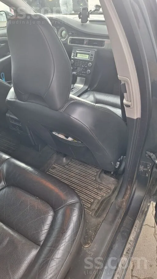 Volvo V70 2010 photo 3