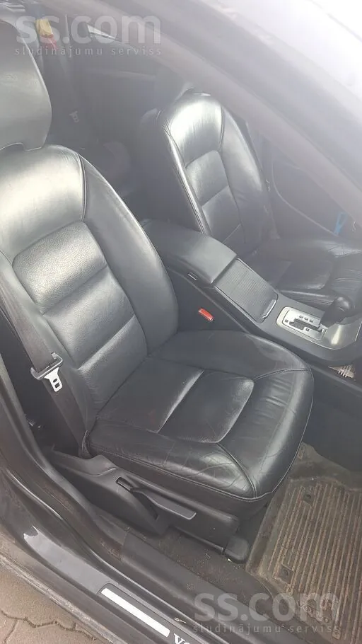 Volvo V70 2010 photo 4