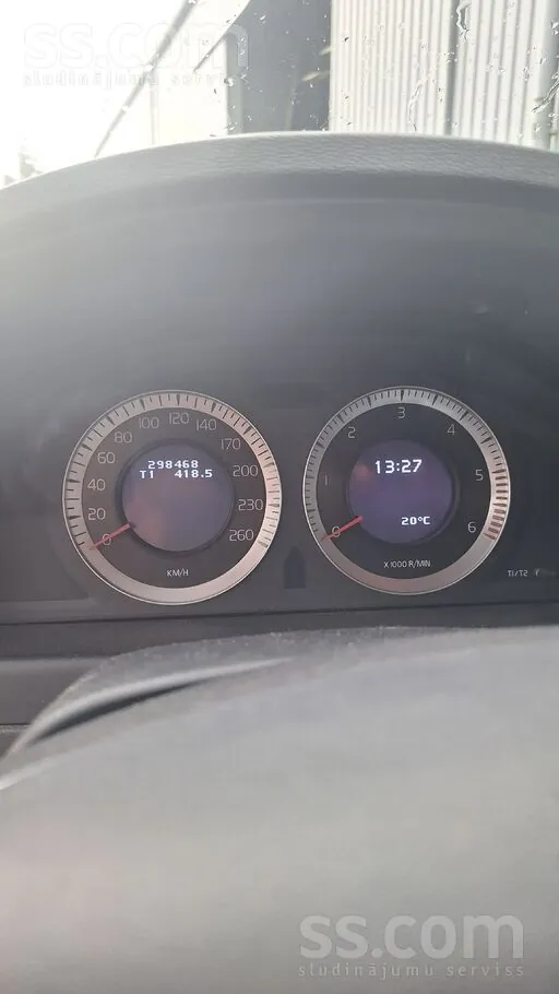 Volvo V70 2010 photo 2