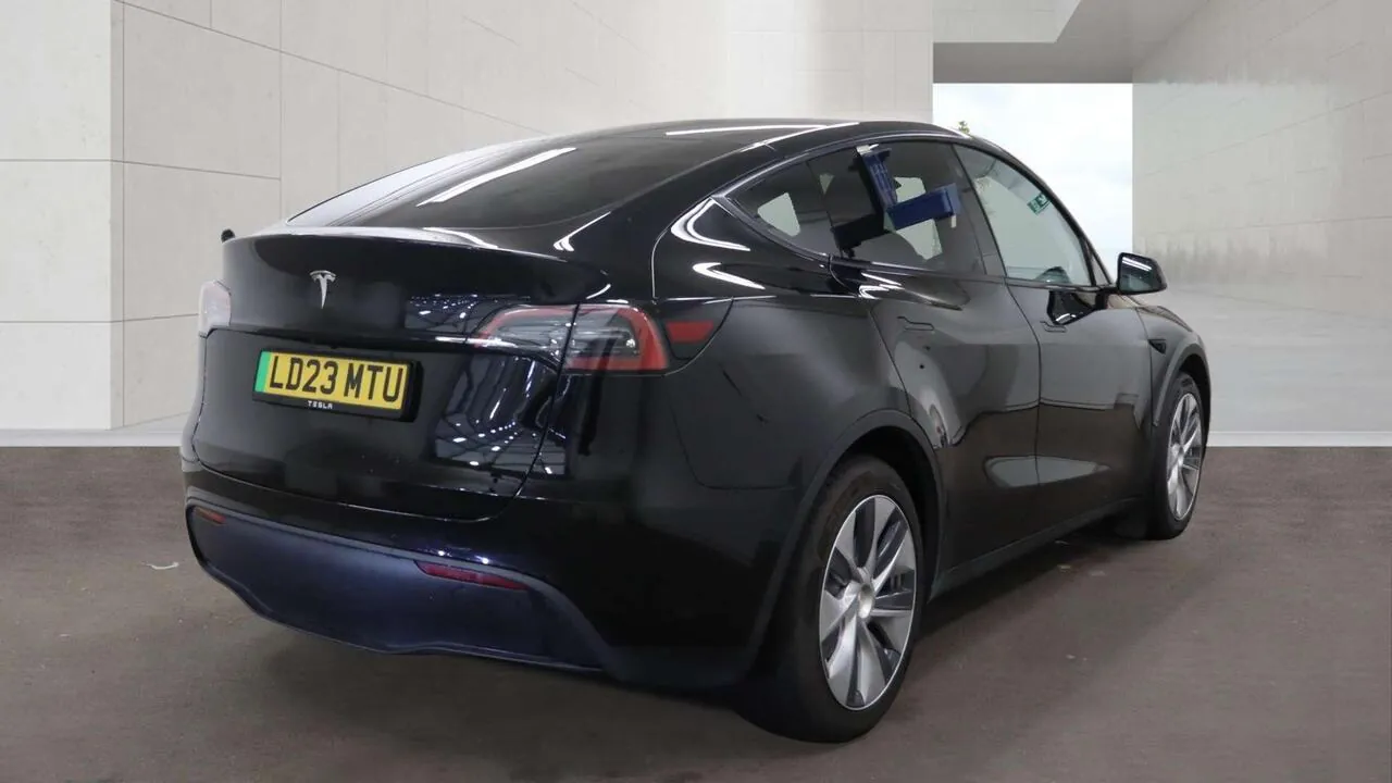 Tesla Model Y 2023 photo 4