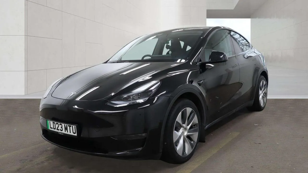 Tesla Model Y 2023 photo 2